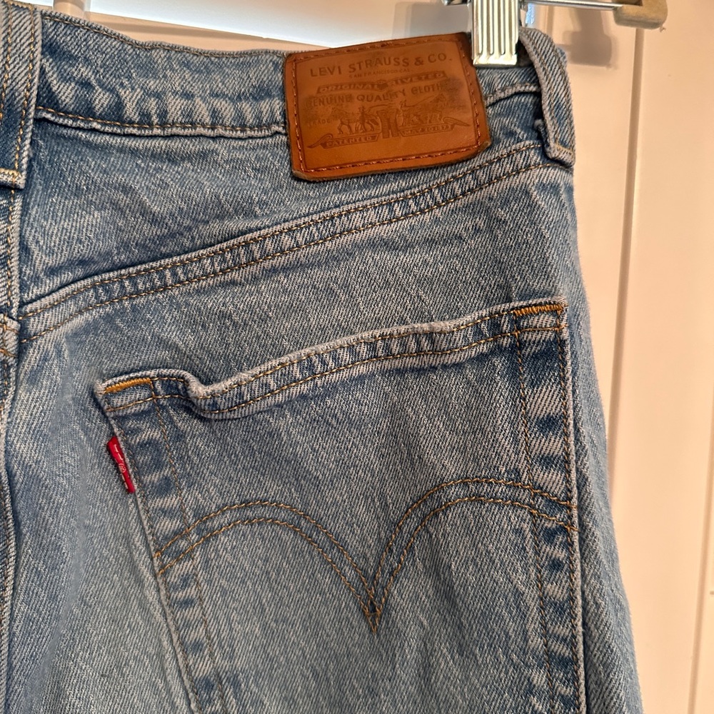 RIBCAGE LEVI’S JEANS WITH BUTTON FLY! W30